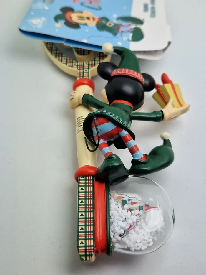 D242 Disney Mickey Mouse 2024 Festive Collectible Key Ornament - photo numéro 2