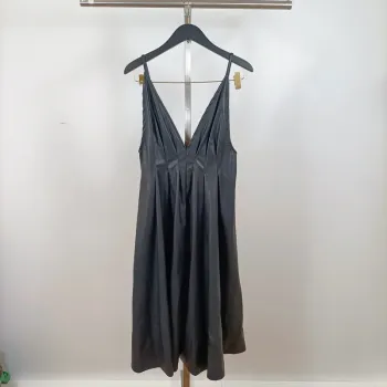 Robe NA-KD noire effet cuir décolleté plongeant V-shape, dos nu, effet cuir taille 38 A1237
