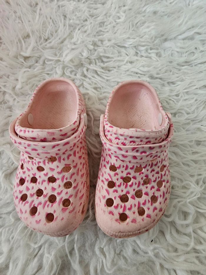 Sabots en plastique style Crocs taille 24