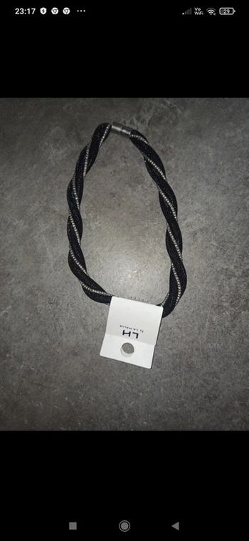 Collier noir et gris