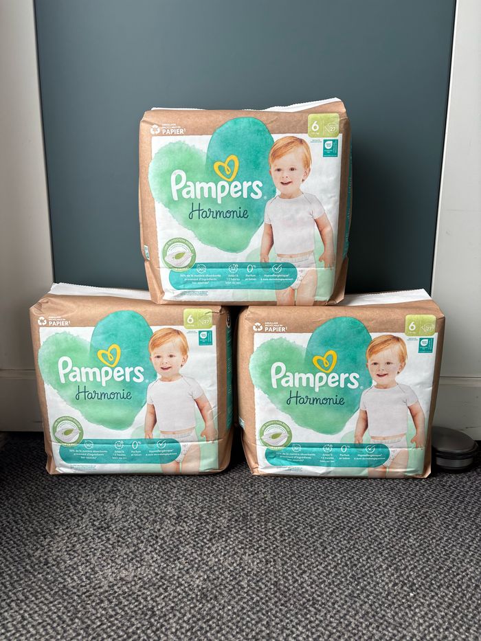 Un lot de 3 paquets de couches Pampers Harmonie Taille 6 13 kg et + 27 couches X 3