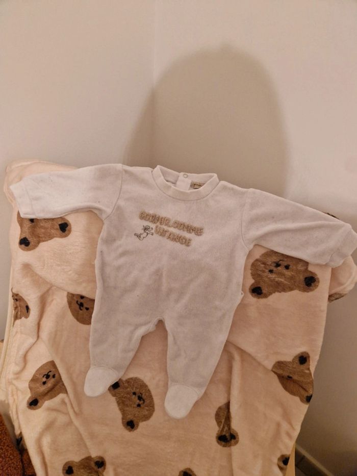 Pyjamas 1 mois - photo numéro 5