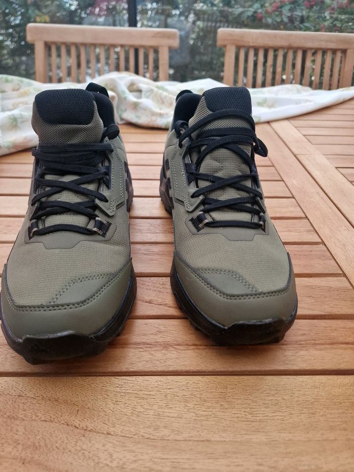 Chaussures de randonnée adidas terrex gore tex taille 41 - photo numéro 2