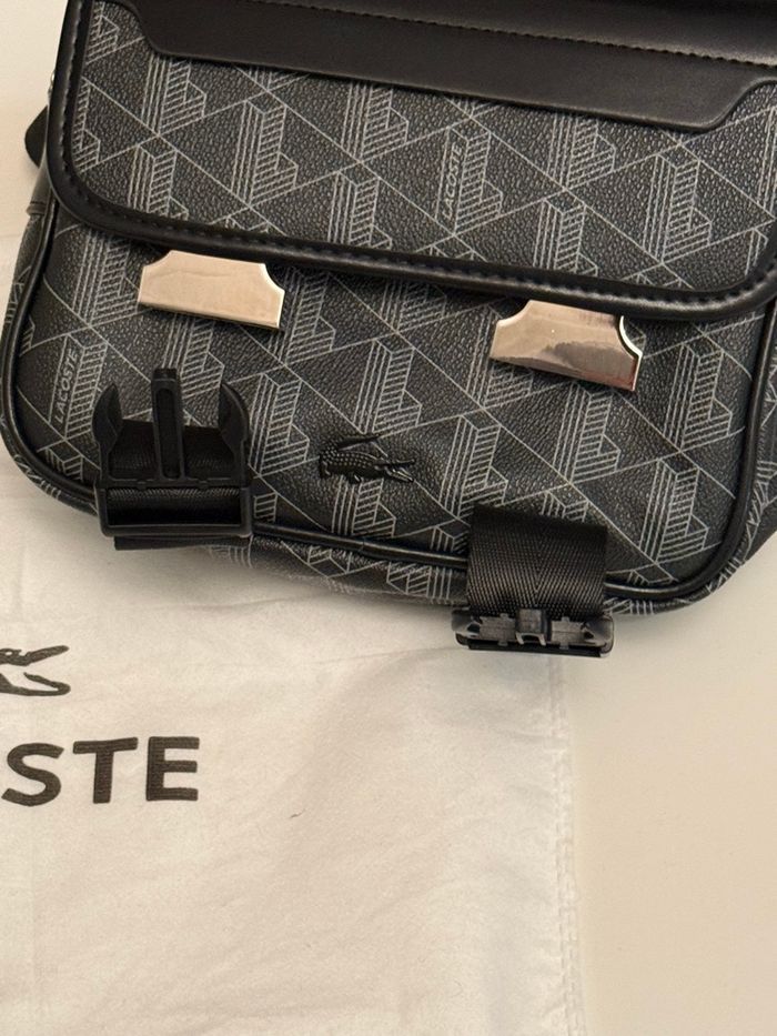 sacoche lacoste Noir neuf presque jamais porté - photo numéro 3