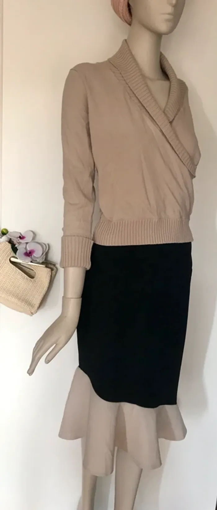 Jupe crayon noir bas tulipe beige - photo numéro 3