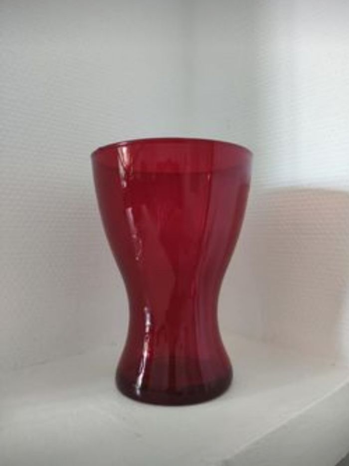Vase rouge Ikea comme neuf - photo numéro 1