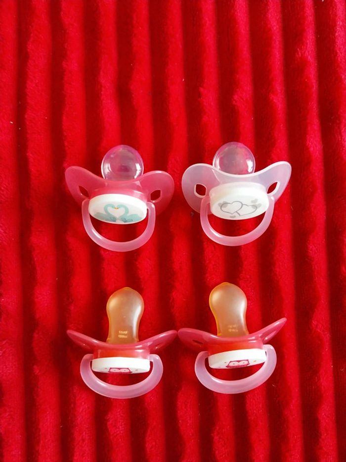 4 sucettes bébé fille - photo numéro 2