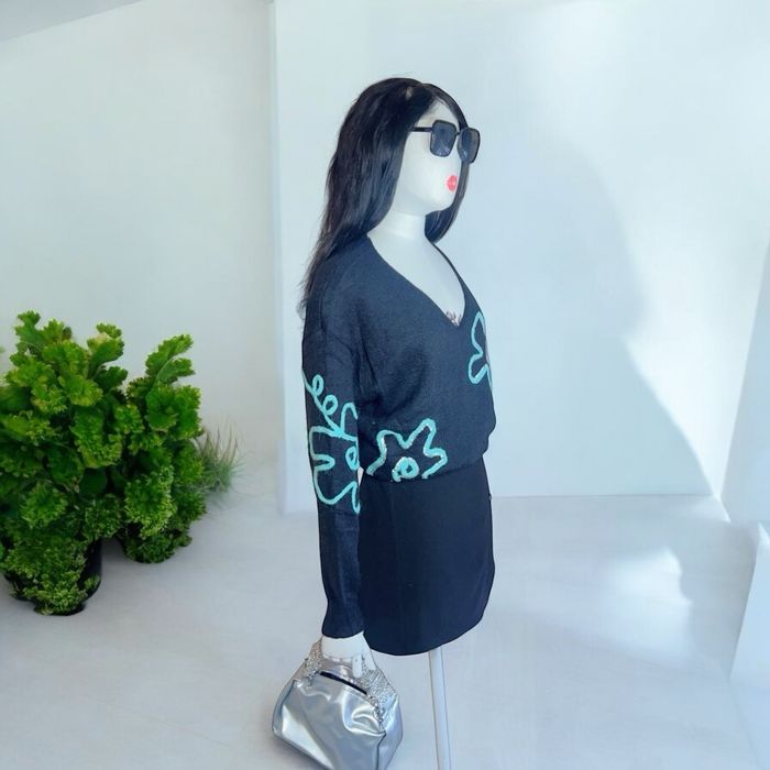 Pull noir - photo numéro 3