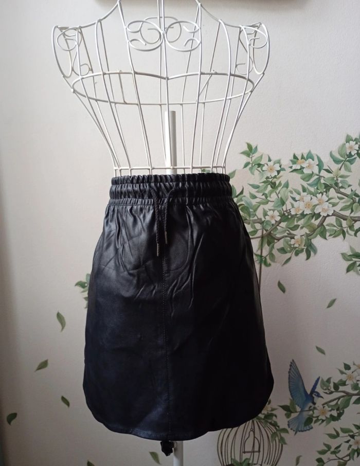 Jupe droite en simili cuir