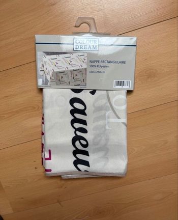 Nappe sans repassage 150 x 250 cm neuve