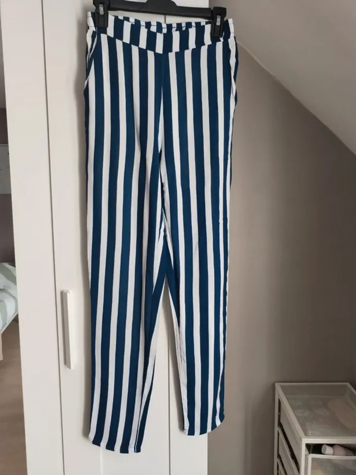 Pantalon fluide bleu marine et blanc - photo numéro 3