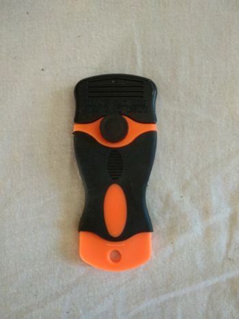 Grattoir pour vitre et plaque vitrocéramique