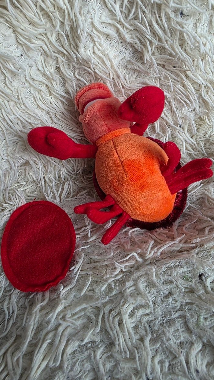 Peluche d'épaule aimanté disney Sébastien la petite sirène disneyland paris - disney store - photo numéro 2