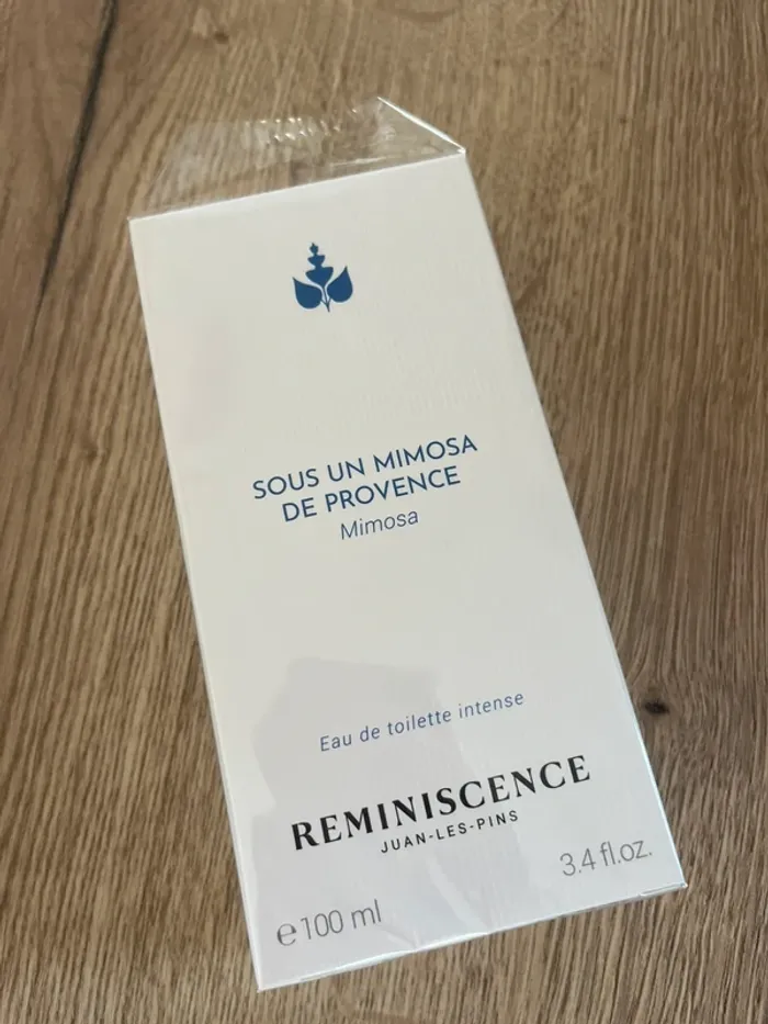 Réminiscence sous un mimosa de Provence