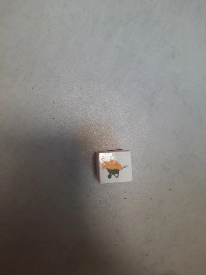 Un mini tampon brouette foin