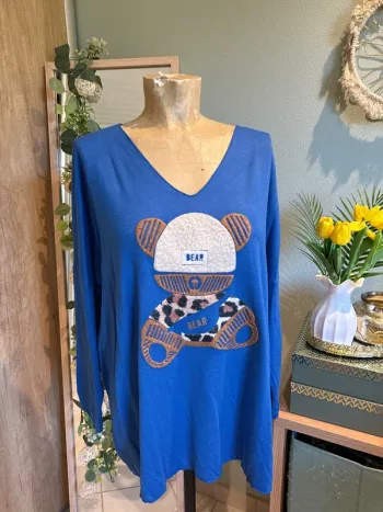 Très beau pull tout doux avec ourson devant