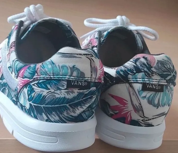 Basket femme vans  neuve - photo numéro 2