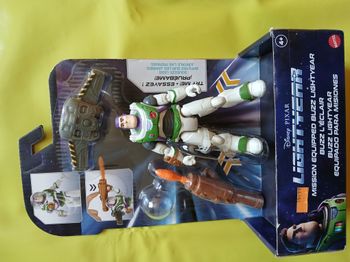 Figurine Buzz l'éclair avec son équipement  Disney Pixar MATTEL