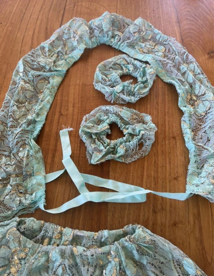 Jupe en dentelle verte et voile - photo numéro 3