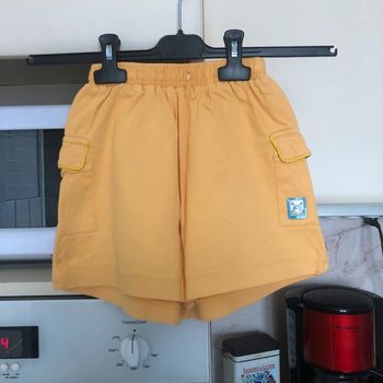 Short jaune