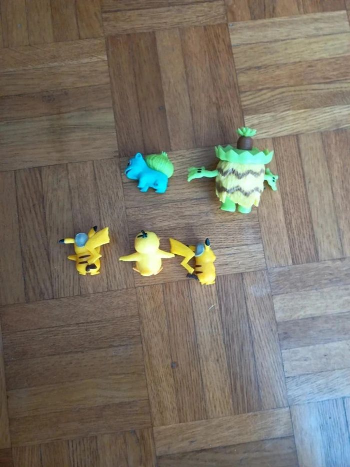 Lot 5 figurines Pokémon Coffret détective Pikachu - photo numéro 2