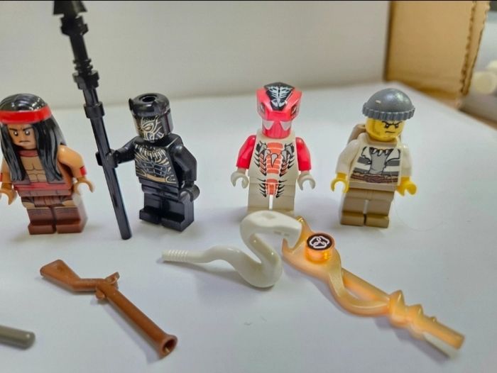 Lot N°3 de mini figurines Lego - photo numéro 3