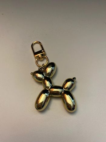 Porte clés Chien ballon couleur or