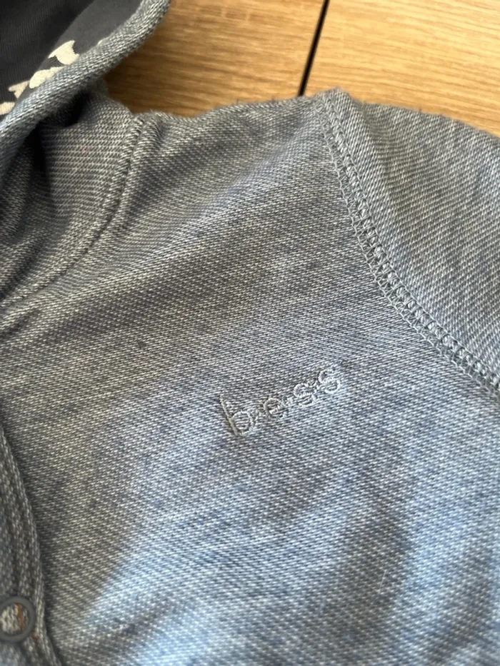 Gillet 1 mois - photo numéro 2