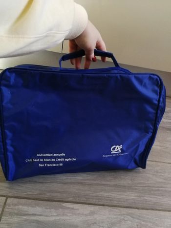 Pochette bleu à zip Crédit Agricole