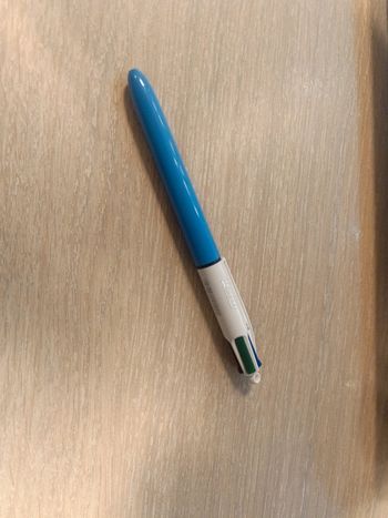 Stylo BIC 4 couleurs neuf