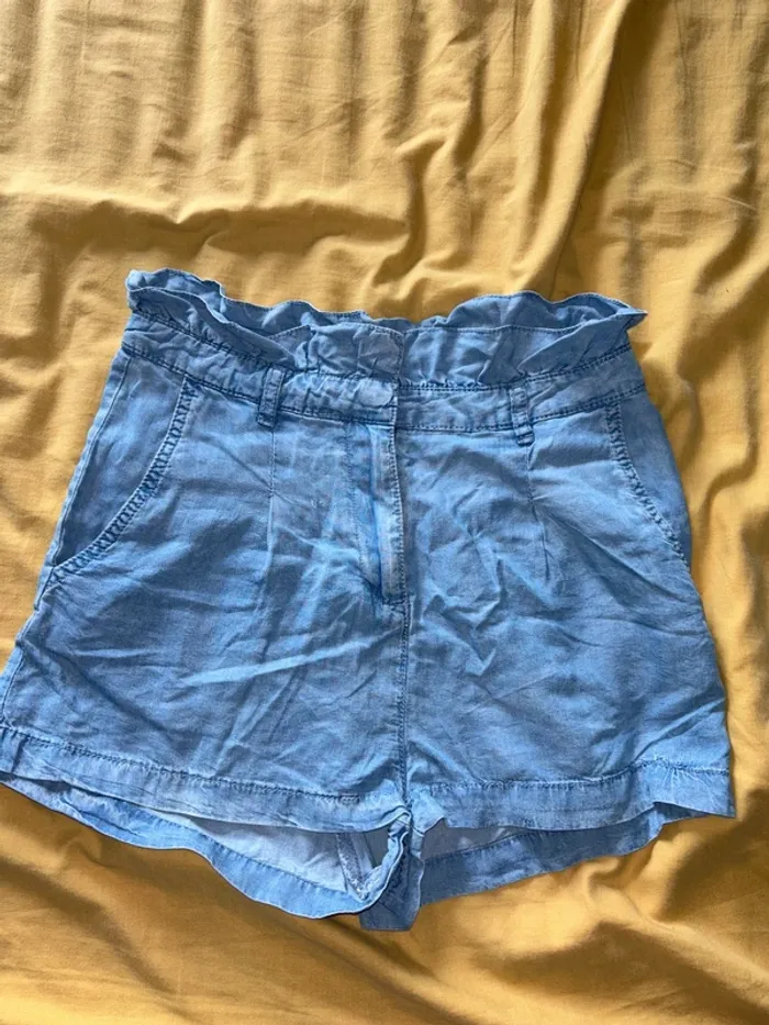 Short bleu