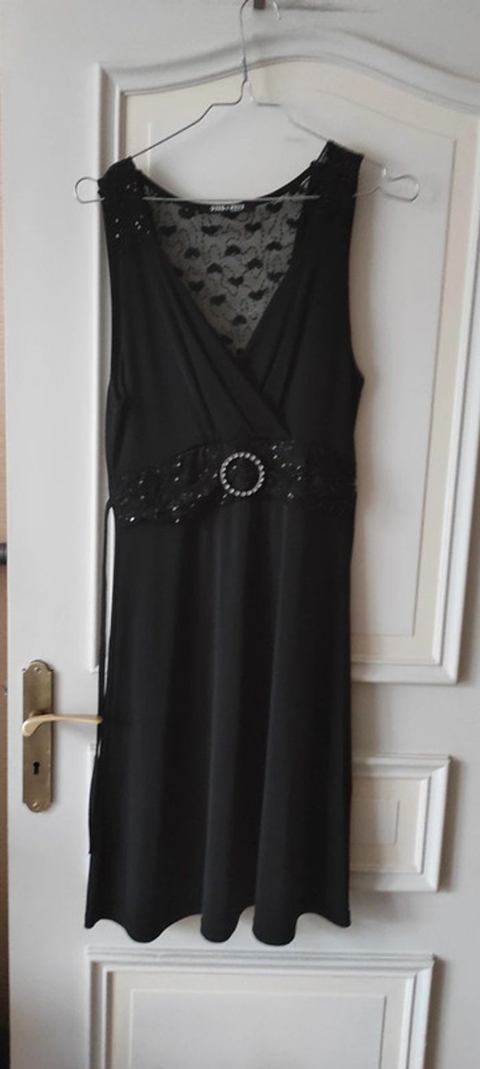 💐Robe noir dentelle et strass  - Fas Paris - taille 3 - neuf juste lavé 💐
