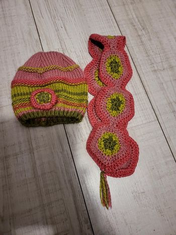 Ensemble bonnet écharpe fille 41/44 très bon état