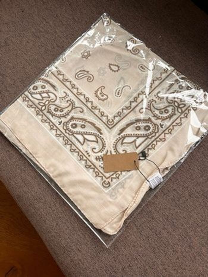 Bandana carré imprimé motif cachemire 70*70CM