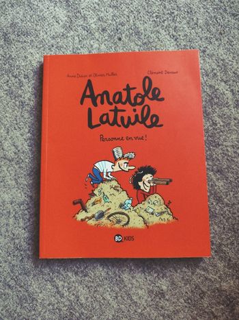 Bd livre Anatole Latuile tome 3 personne en vue