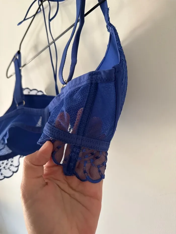 👙Soutien gorge rembourré + bas offert- 95D - neuf sans étiquette bleu roi- Gemo - photo numéro 10