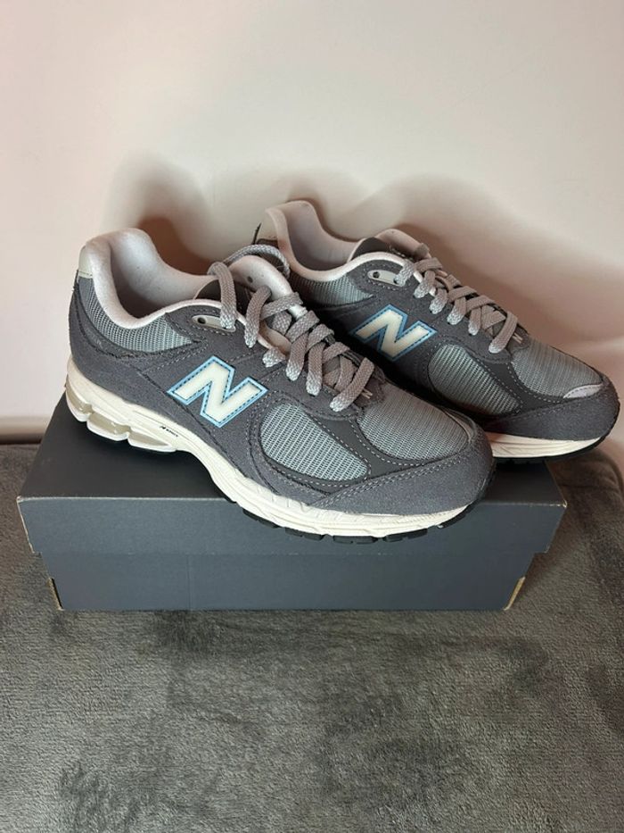 New Balance M2002 Bleu/Blanc - Taille 39.5, Top Confort & Style - photo numéro 3