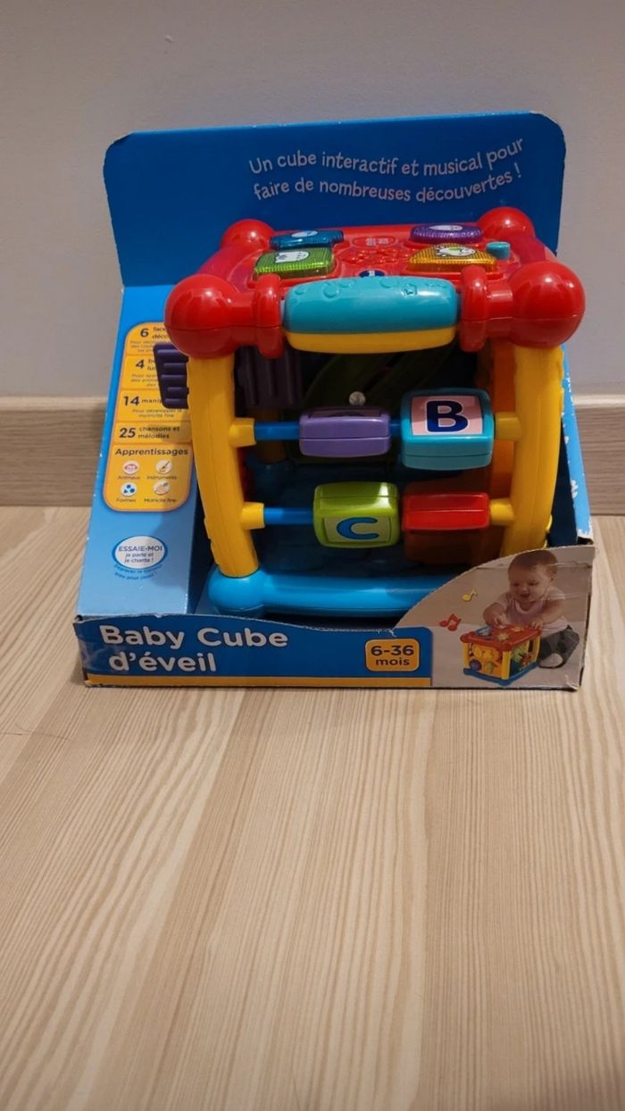Baby Cube d'éveil interactif bébé 6 à 36 mois