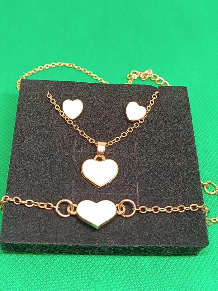 Ensemble de bijoux coeur nacré blanc chaîne dorée - photo numéro 2