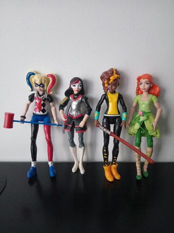 Lot de 4 figurines super héros girl comics tbe