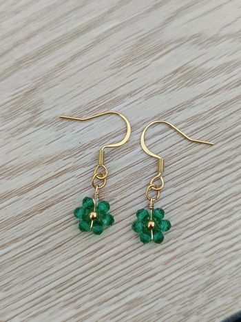 Boucles d'oreilles fleurs vertes pendantes
