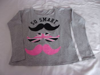 Tee-shirt motifs moustaches