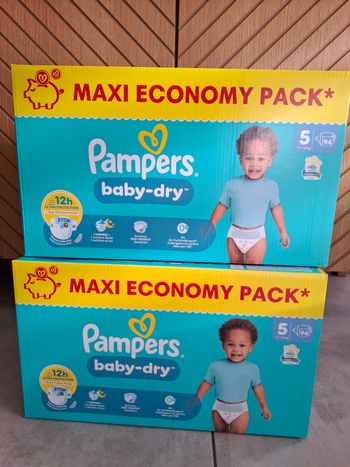 Couches pampers baby dry taille 5