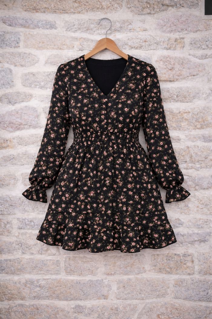 Robe champs de fleurs nocturne noire et multicolore Femme taille 54 marque Boohoo 💍 - photo numéro 7