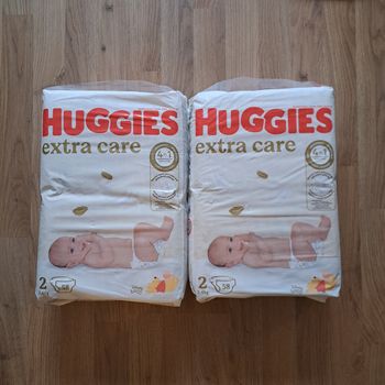 Deux paquets de couches Huggies Extra Care, taille 2 ( 116 couches )