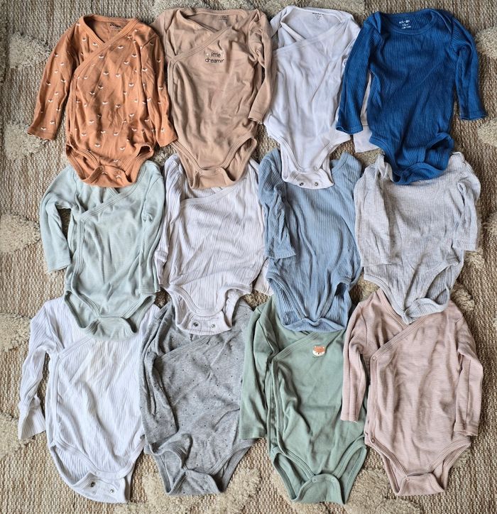 Lot bodies 12 mois