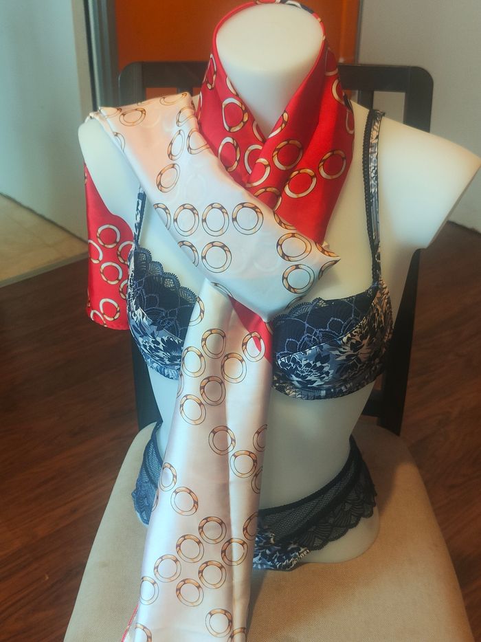 Écharpe en soie imprimée cercles dorés – accessoire mode femme - photo numéro 5