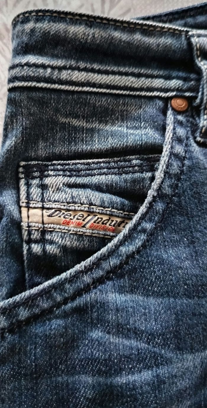 Jean 👖 DIESEL taille 12 ans excellent état - photo numéro 4