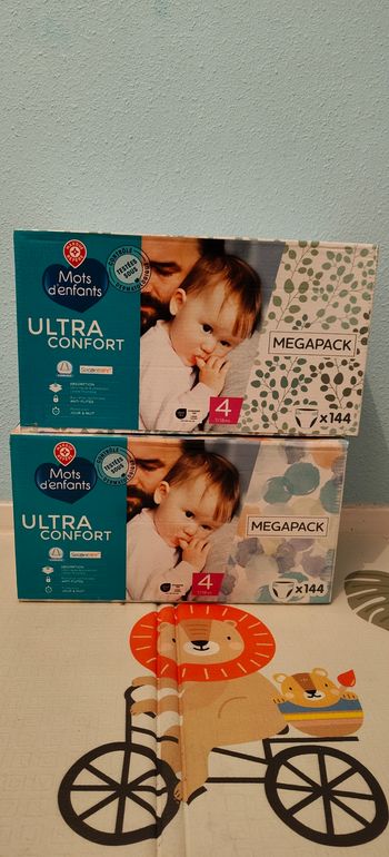 2 boîtes de couches 144.