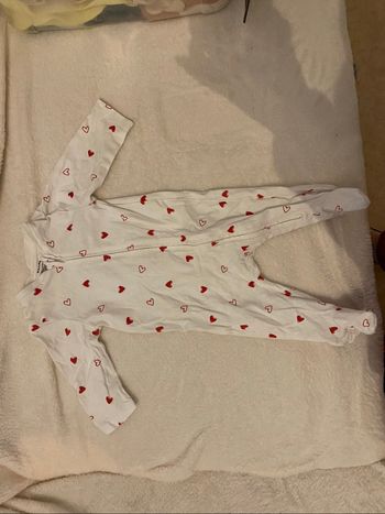 Lot 12 pyjama 2 photos supp sur demande